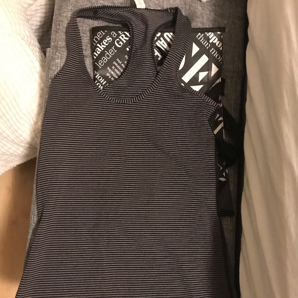 Lulu lemon striped workout top with bag